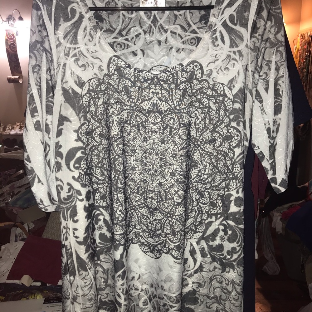Beautiful women’s blouse. Size xl.